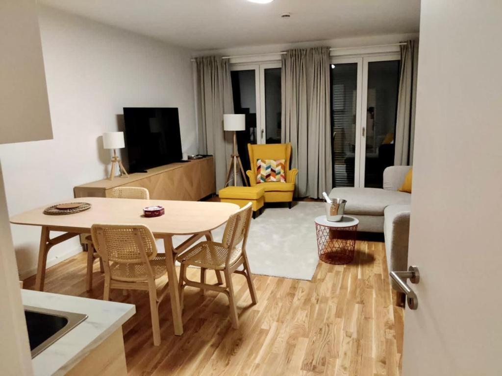 Neue Stillvolle Wohnung Im Steinbach Palais, Ideale Lage บาดซาโรว์ ภายนอก รูปภาพ